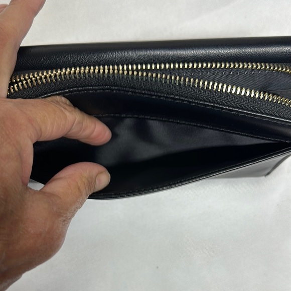 Time and Tru Black and Gold Wallet with Sleek Design - Picture 4 of 13